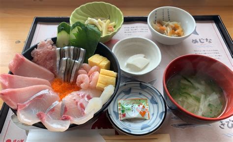 阿久根 海鮮 丼|道の駅阿久根のうみまち食堂で阿久根海鮮丼！充実メニューの海 .